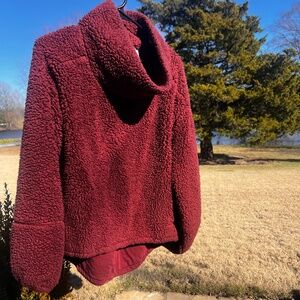 Gently Used Lulu Lemon Women’s Slouchy Warm Merlot Fuzzy Sweatshirt